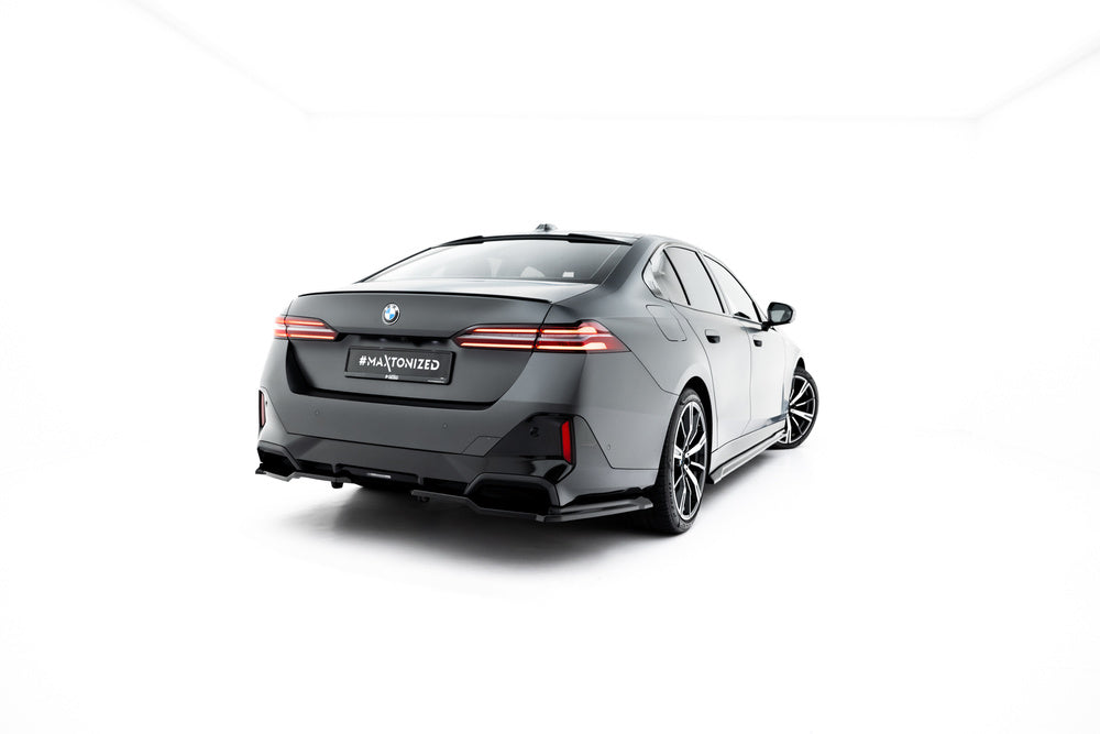 Rear Splitter BMW G60 / G61 5-Series (Compatible for tow hook)