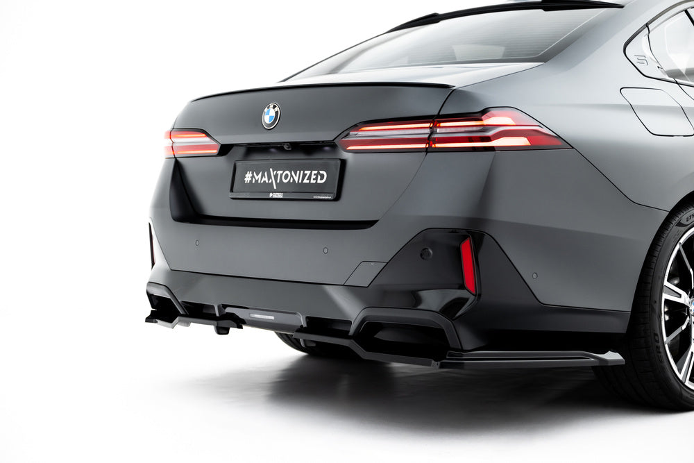 Rear Splitter BMW G60 / G61 5-Series (Compatible for tow hook)